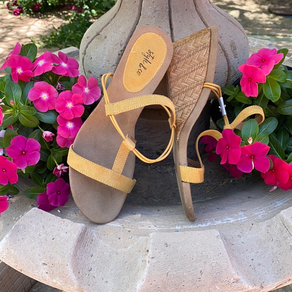 NEW sandals - Picture 4 of 11